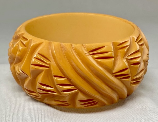 BB401 wide domed & carved corn bakelite bangle